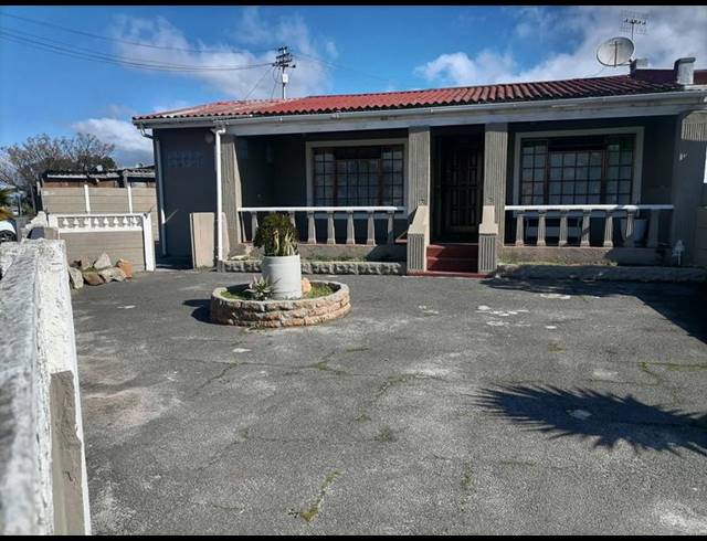 3 BEDROOM HOUSE FOR SALE IN SILVERTOWN